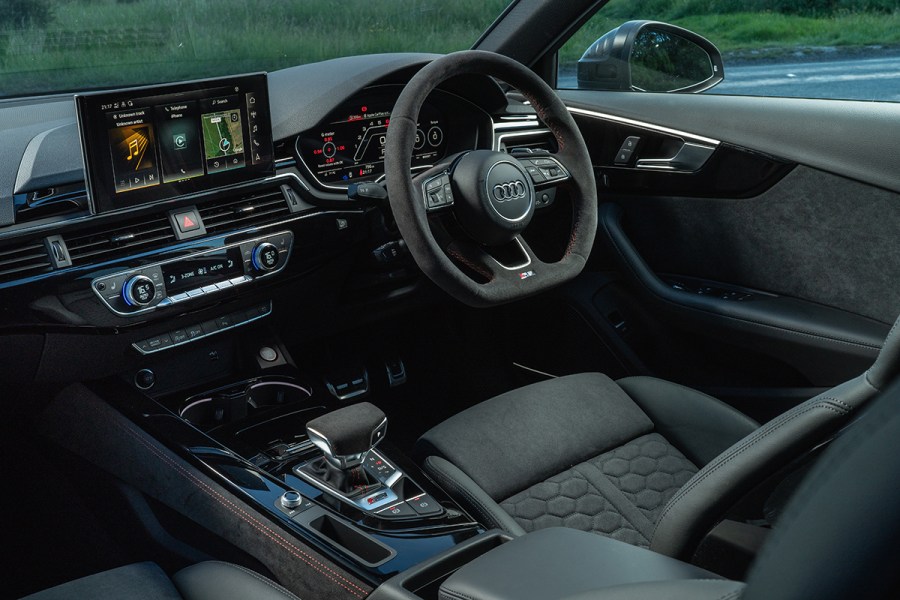 Audi RS4 Competition interior