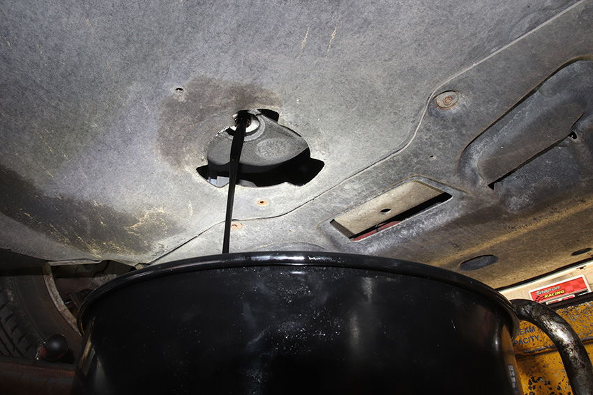 Engine cleaning maintenance - oil draining