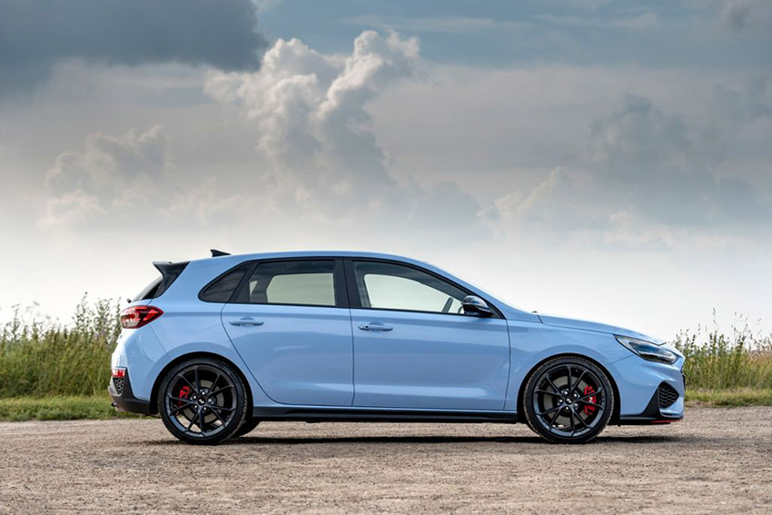 Side profile shot of Hyundai i30N tuning