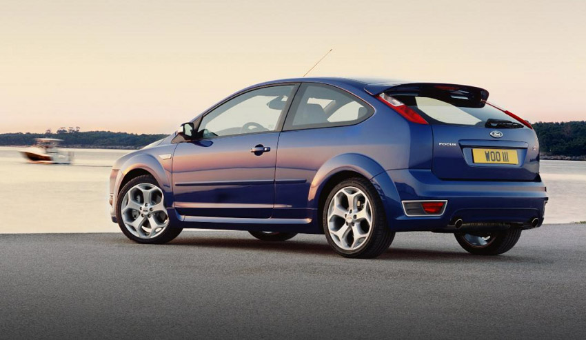 Hot hatches : Ford Focus ST Mk2 rear 3/4 shot