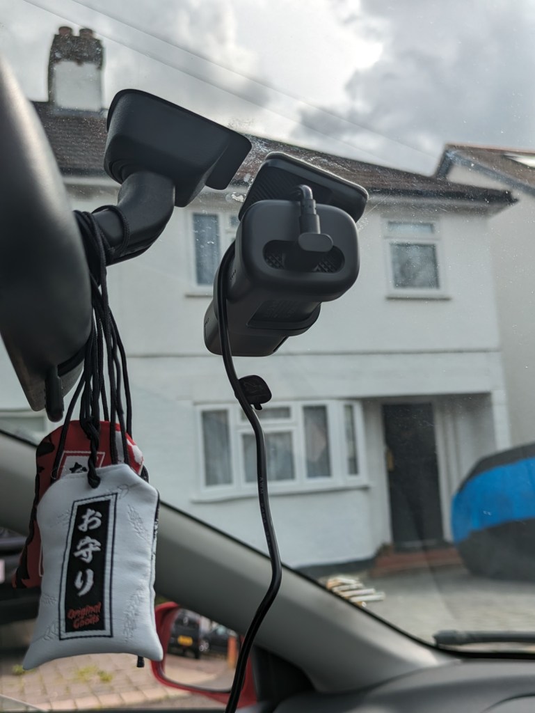 power lead connecting to Road Angel Halo Ultra