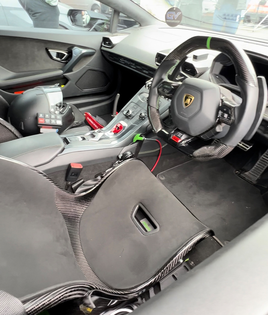 Twin Turbo Lamborghini Huracan interior