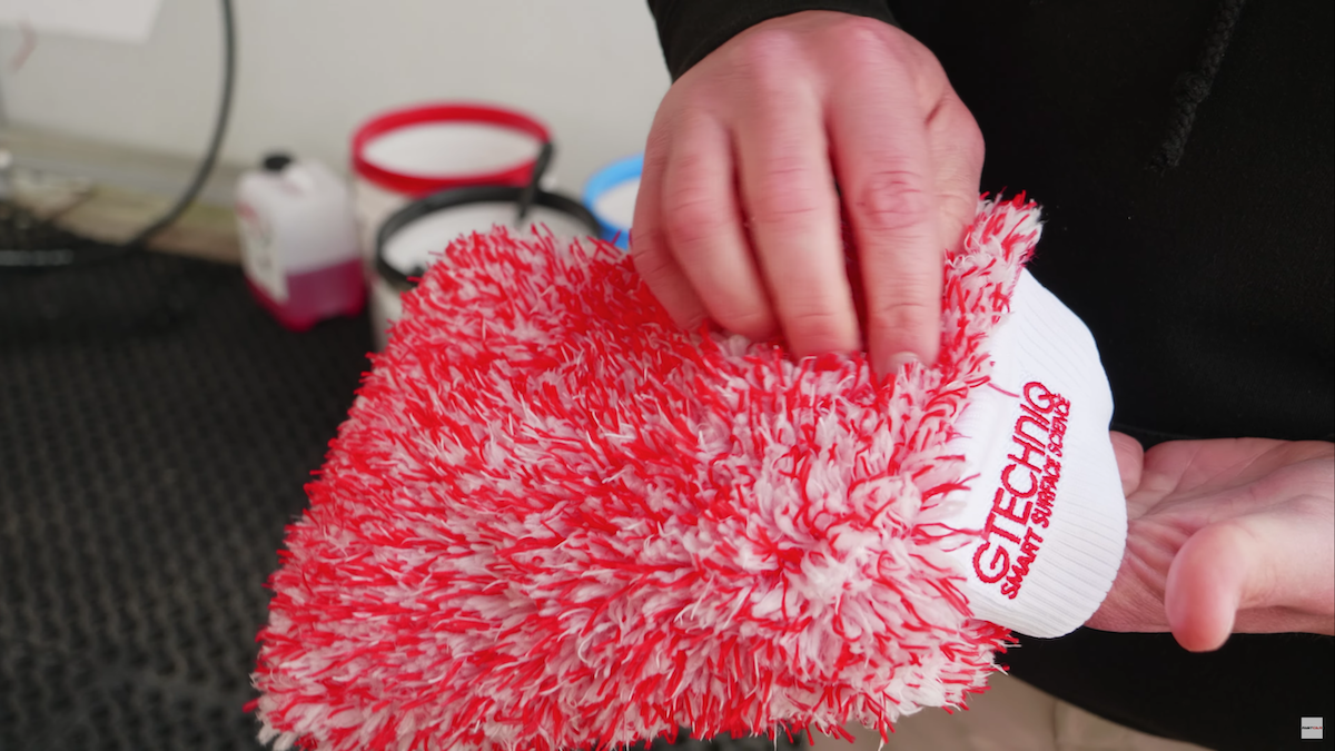 detail shot of wash mitt
